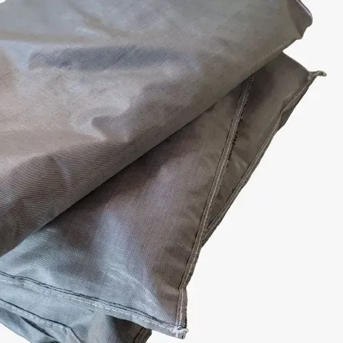 Sacos para carvão e lavanderia / Ráfia