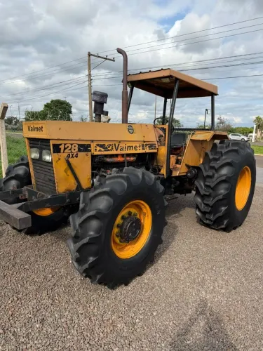 TRATOR VALMET 128