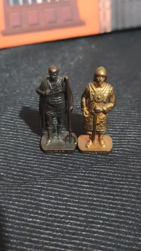 Miniaturas de Metal Kinder Ovo - Roman 3 e Hun 4