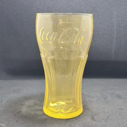 Copo de vidro amarelo da COCA COLA, edição comemorativa ás Olimpíadas de Pequim 2008 - 15 