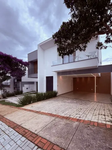 Imóvel para venda tem 340 metros quadrados com 4 quartos