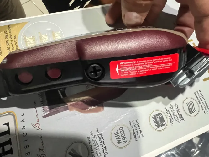 Vendo máquina de cortar cabelos profissional wahl Legemd
