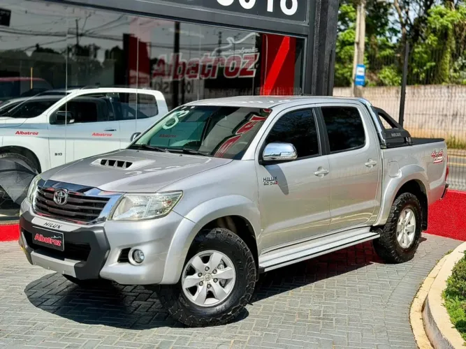 Toyota Hilux CD SRV 4X4 3.0 8V 116cv TB Diesel 2014
