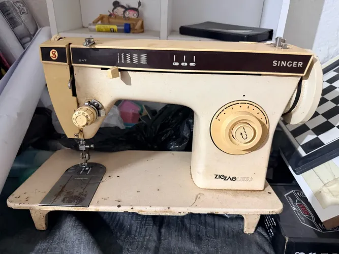 Máquina de costura singer