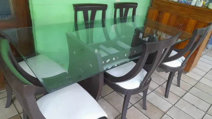 Mesa de madeira com tampo de vidro 6 lugares
