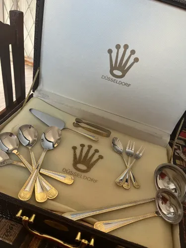 Faqueiro Champs-Élysées Aço Inox Prata Filetados a Ouro - 84 Peças - Design Clássico