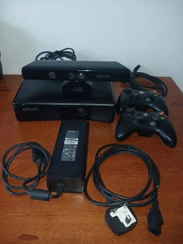 Xbox 360 com defeito + Kinect e controles