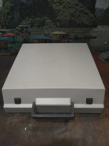 Maquina de escrever olivetti Tropical, funcionando, ótimo.o estado, acompanha Manual.