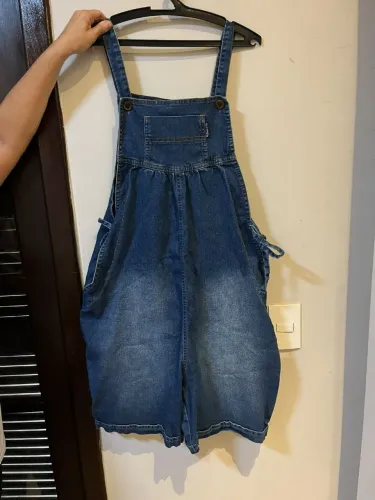 Macacão curto jeans gestante
