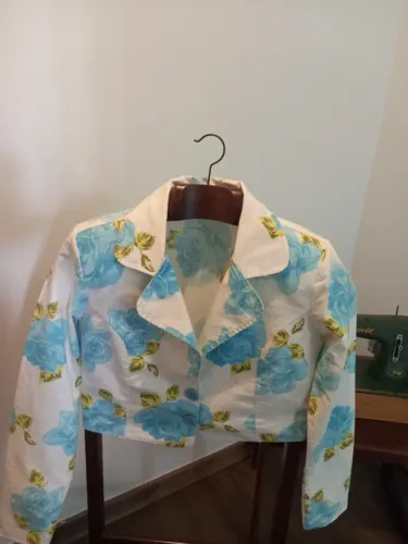 Cropped estampado floral com lycra