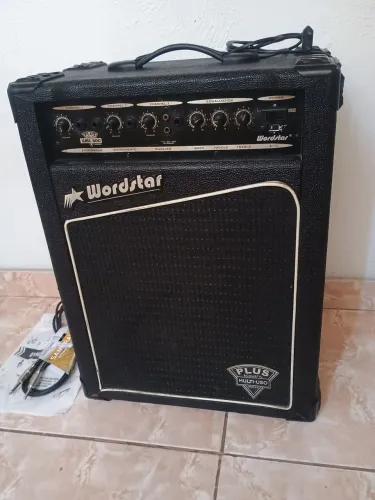 Caixa amplificadora de Guitarra 