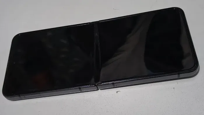 Galaxy z flip 4 COM DEFEITO!