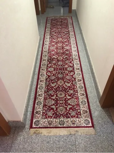 Passadeira estilo persa vermelha em excelente estado