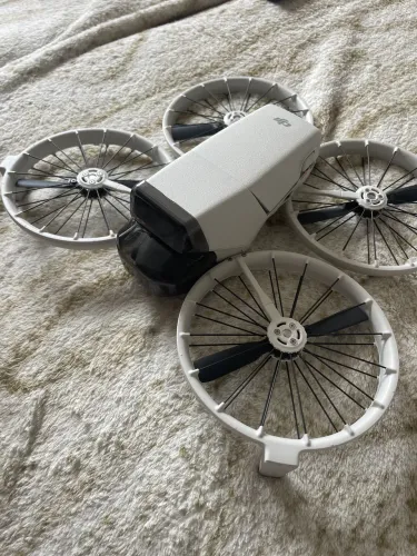 Drone flip stander uma bateria 