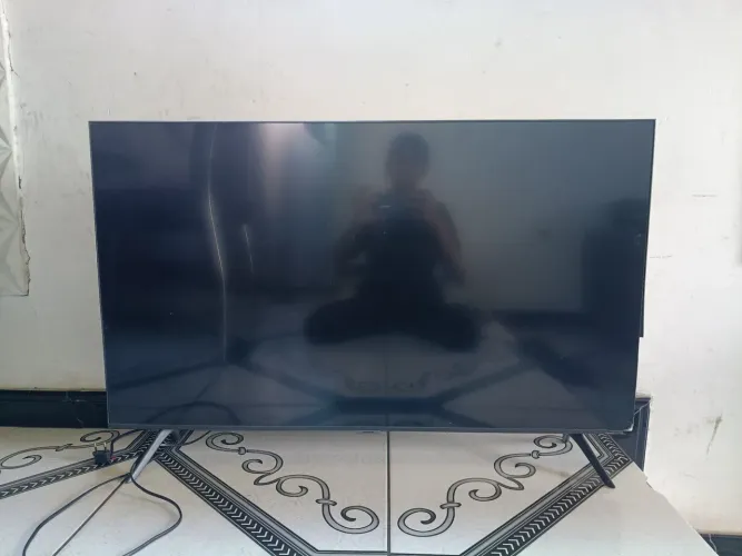 Vende- se uma televisão com a tela trincada