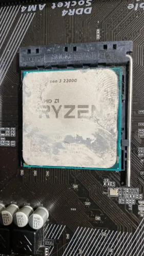 Ryzen 3 3200g ( video integrado )