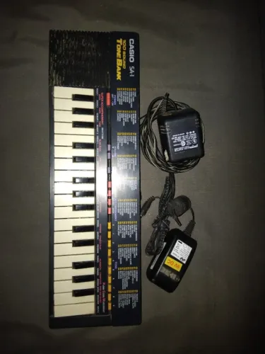 Vende-se mini teclado sintetizador Cássio SA 1 tonebank