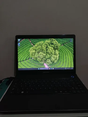 Notebook Samsung NP300E4A com I5-2450m + 12gb Ram + 240gb SSD. (PROBLEMAS NA DESCRIÇÃO)