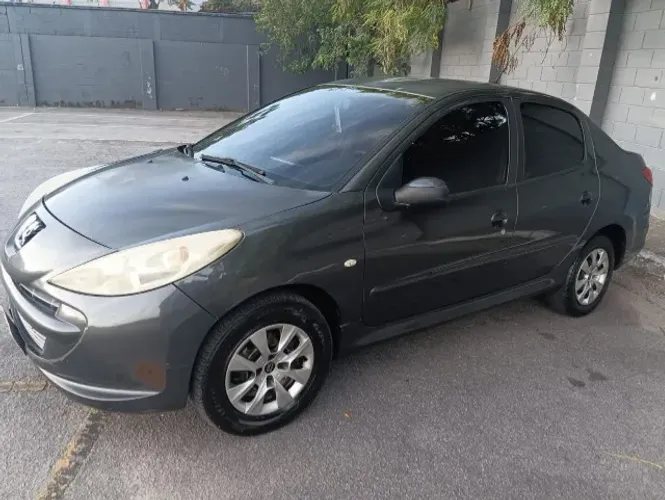 Peugeot 207 Sedan Passion XR 1.4 Flex 8V 4P 2012