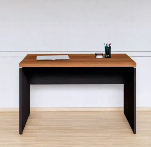 Mesa de escritório nova