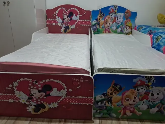 Vendo 2 camas infantis - por R$ 200,00 cada uma ou R$ 300,00 as duas juntas. 