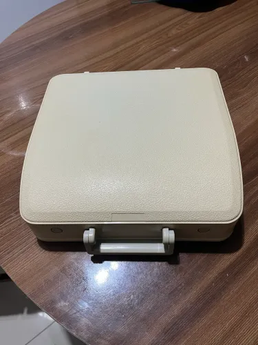 Máquina de escrever Hermes baby