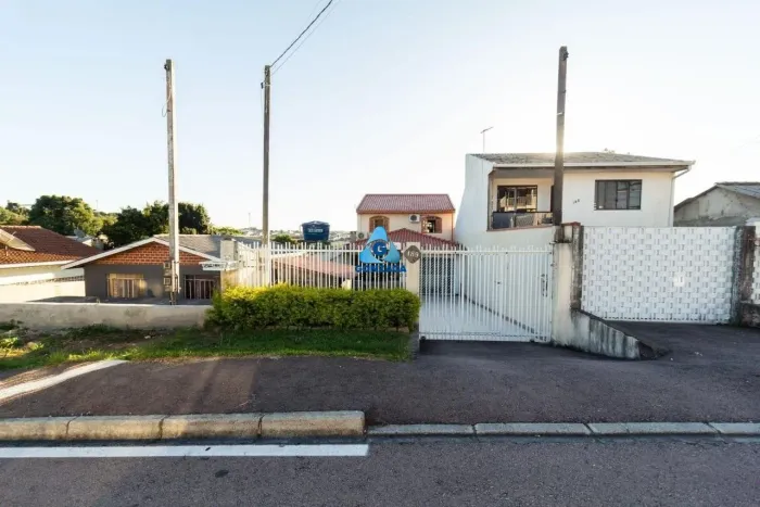 Sobrado à Venda em Araucária - 3 Quartos e Acabamentos de Qualidade