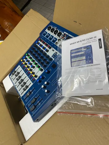 Mesa de Som SoundCraft M8 - 8 Canais - Sem Uso - Na Caixa