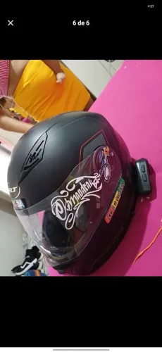 Capacete HELT N°60, Capacete em ótimo estado, ja vai com intercomunicador