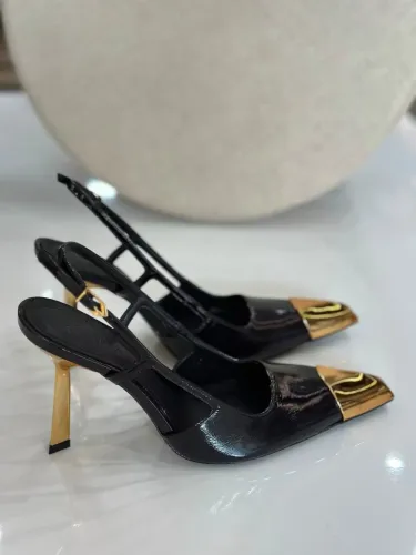 Scarpin Slingback Verniz Couro Schütz N35