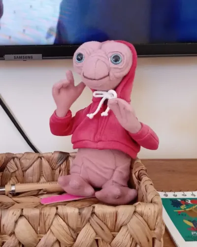 Boneco E.T. em pelúcia