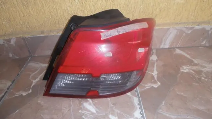 Lanterna traseira direita chevrolet onix fume