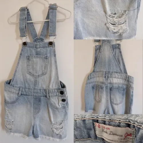 Jardineira Infantil em Jeans com punidos e barra desfiada. Tam 7/8 . Marca : Kids Demin.