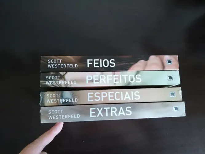 Livros da série feios
