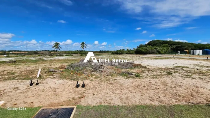 Alphaville Guarajuba - Lote - 761m² - Nascente - 2° faixa mar - Fundo pra lagoa