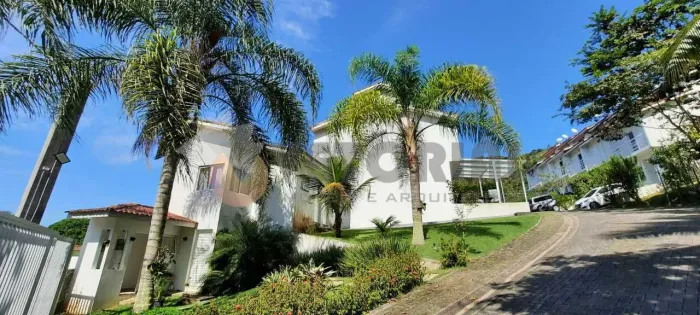 Sobrado com 2 dormitórios à venda, 90 m² por R$ 600.000,00 - Cigarras - São Sebastião/SP