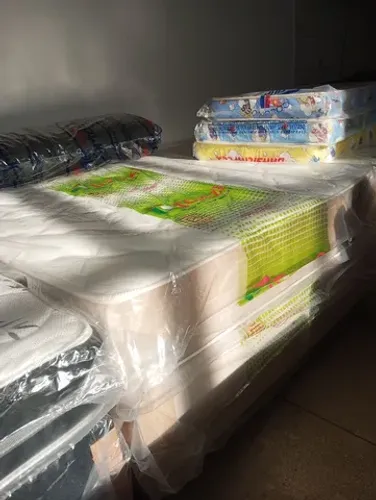 CAMA E COLCHÃO MOLAS ENSACADAS QUEEN NOVA 