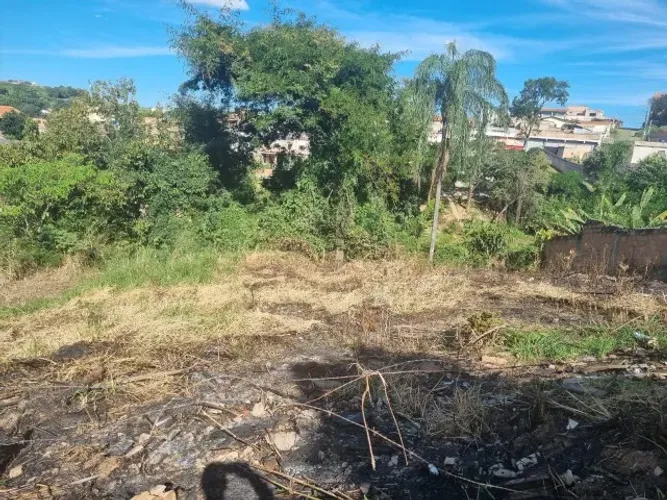 Lote de 360 m² no bairro Novo Retiro divisa de contagem com Esmeralda.