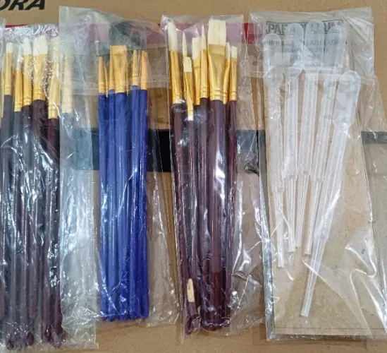 vendo tintas e pinceis para qualquer tipo de uso 