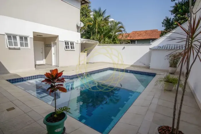 Casa Tríplex Condomínio Santa Lucia (Barra da Tijuca) - 4 Suítes - 440m²