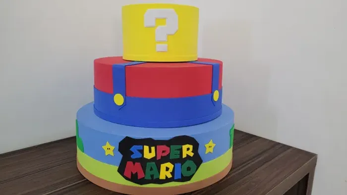 Bolo Super Mario 3 andares de isopor e EVA