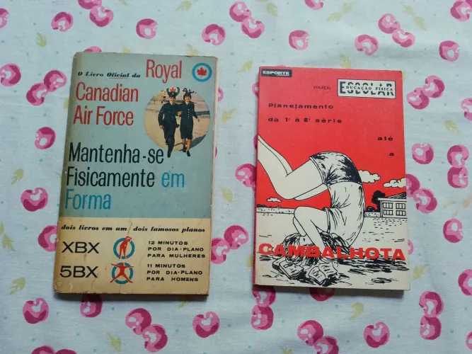 Livros antigos de exercícios adulto e crianças.