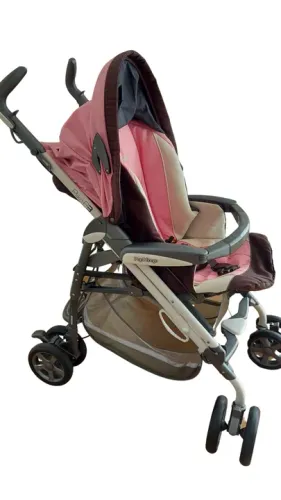 Carrinho de bebê menina da marca Peg Perego pliko p3 compact rosa