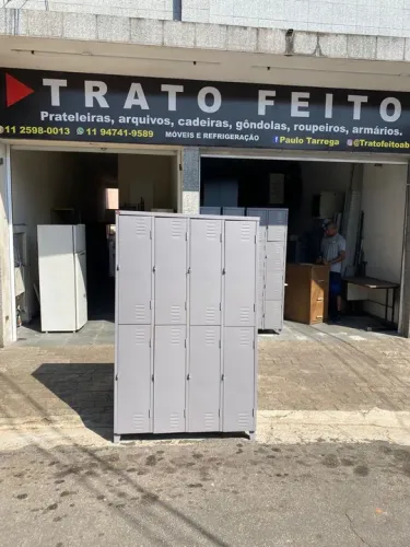 Roupeiro em aço 8 portas
