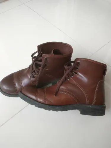 Botas Marrom de Couro legítimo. Made in Uruguay / Tam. 40