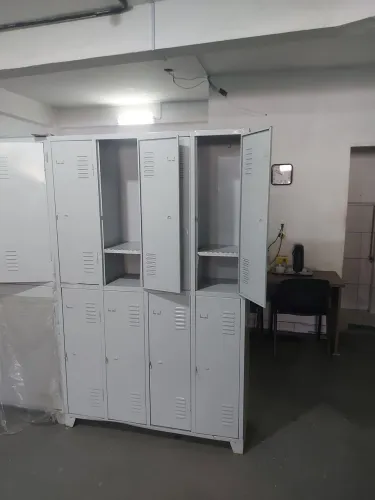 Roupeiros vestiario portas grandes c divisor só Gente tem centeraco *
