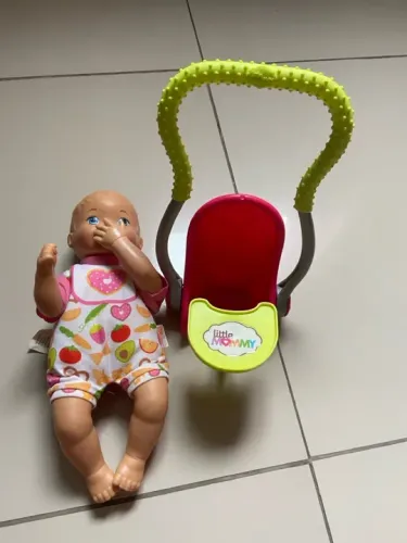 Boneca little mommy
