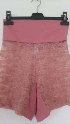 Shorts Ballet de renda rosa e paetê