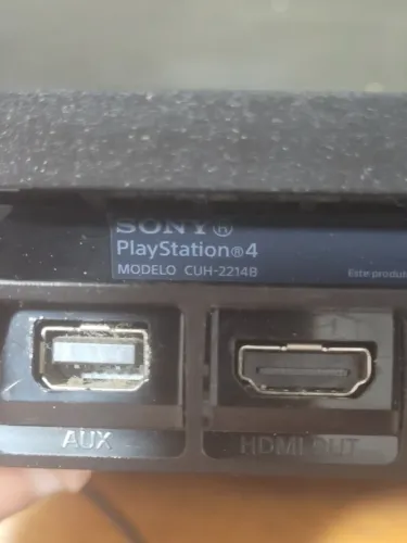 PlayStation 4 Slim CUH 2214B (Modelo Nacional).1TB (PS4) + 3 Jogos