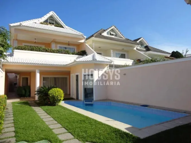 Casa com 5 quartos à venda, 267 m² por R$ 3.300.000